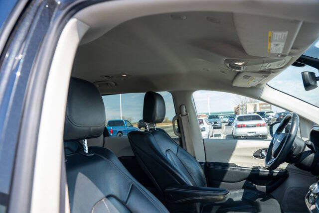 2022 Chrysler Pacifica Hybrid Touring L