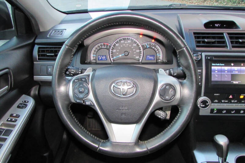 2014 Toyota Camry SE photo 15