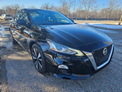 2020 Nissan Altima for sale at Auto House Superstore in Terre Haute IN