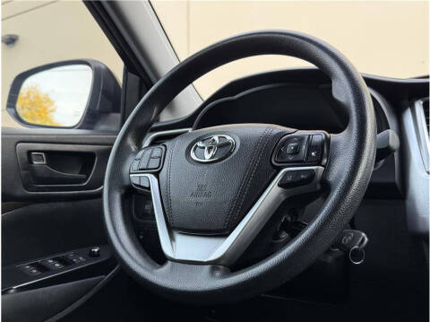 2017 Toyota Highlander LE