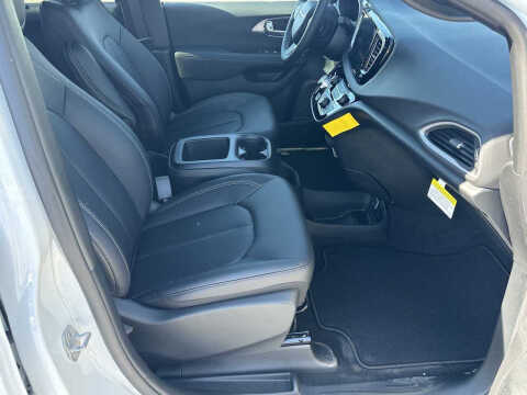 2026 Chrysler Voyager LX