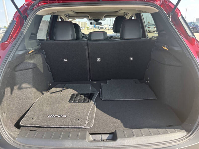 2025 Nissan Kicks SR