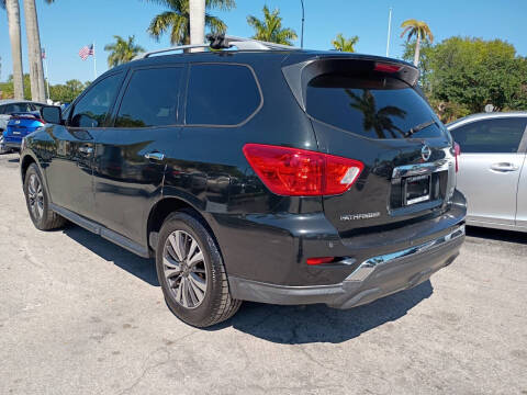 2017 Nissan Pathfinder SV