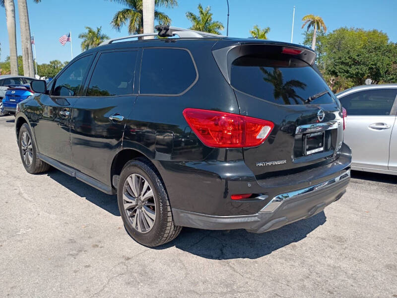 2017 Nissan Pathfinder SV