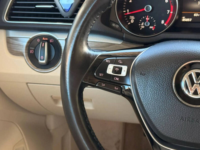 2018 Volkswagen Passat 2.0T SEL Premium