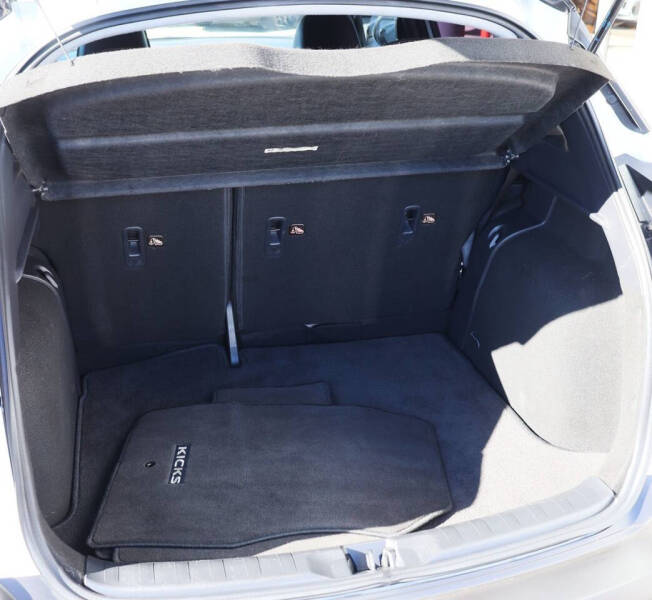 2020 Nissan Kicks SR