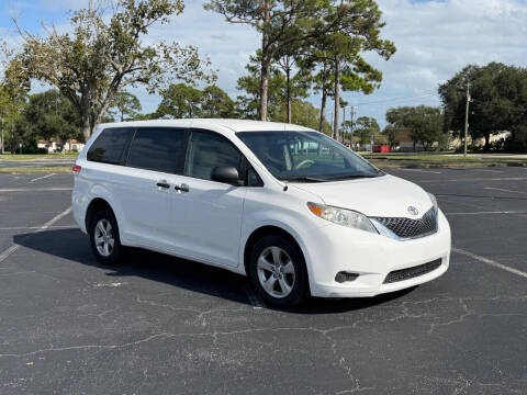 2012 Toyota Sienna Base 7-Passenger
