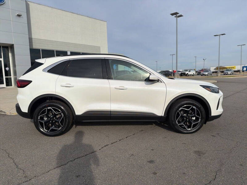 2026 Ford Escape Platinum