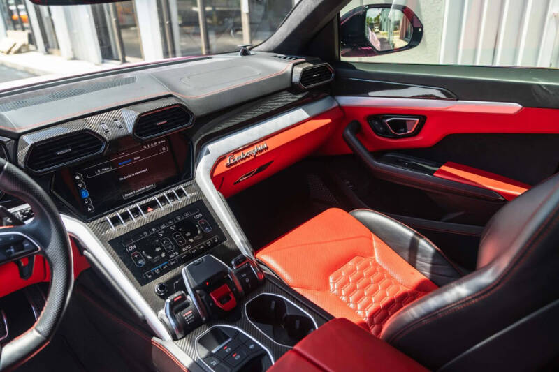 2020 Lamborghini Urus