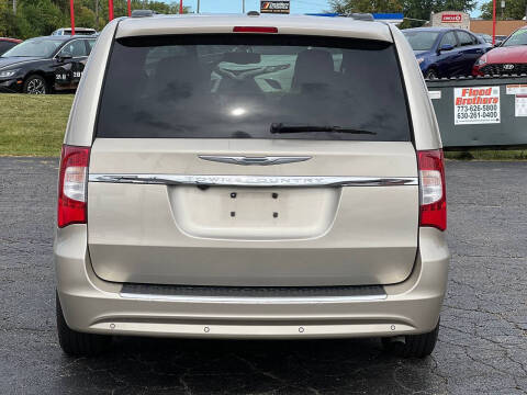 2013 Chrysler Town and Country Touring-L