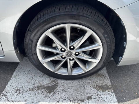 2015 Toyota Prius v Five