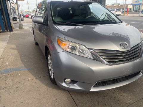 2012 Toyota Sienna XLE 7-Passenger