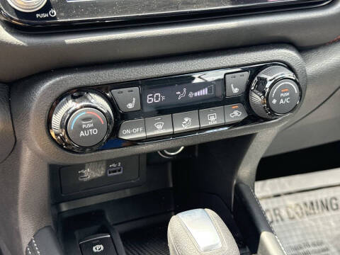 2023 Nissan Kicks SR