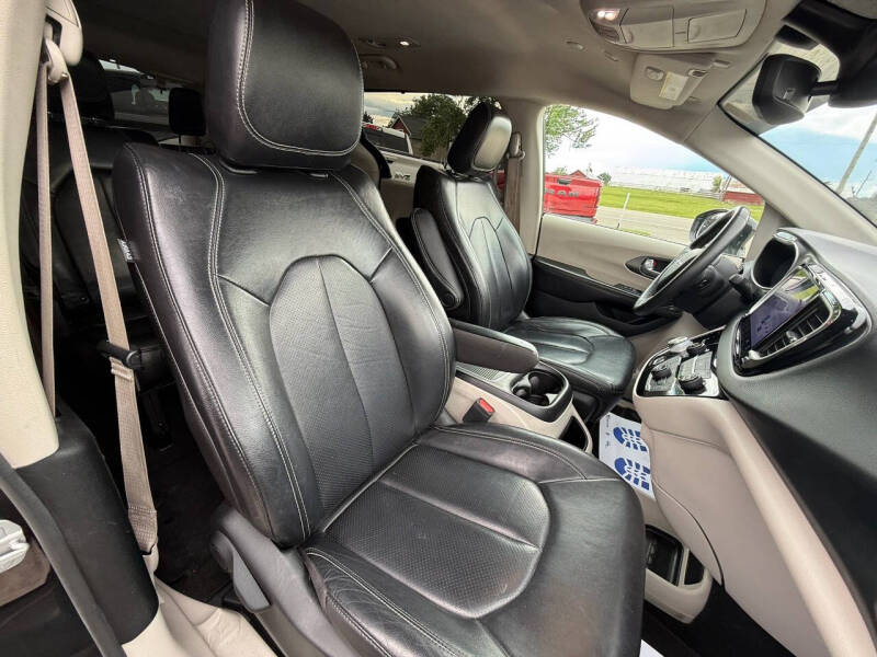 2022 Chrysler Pacifica Touring L