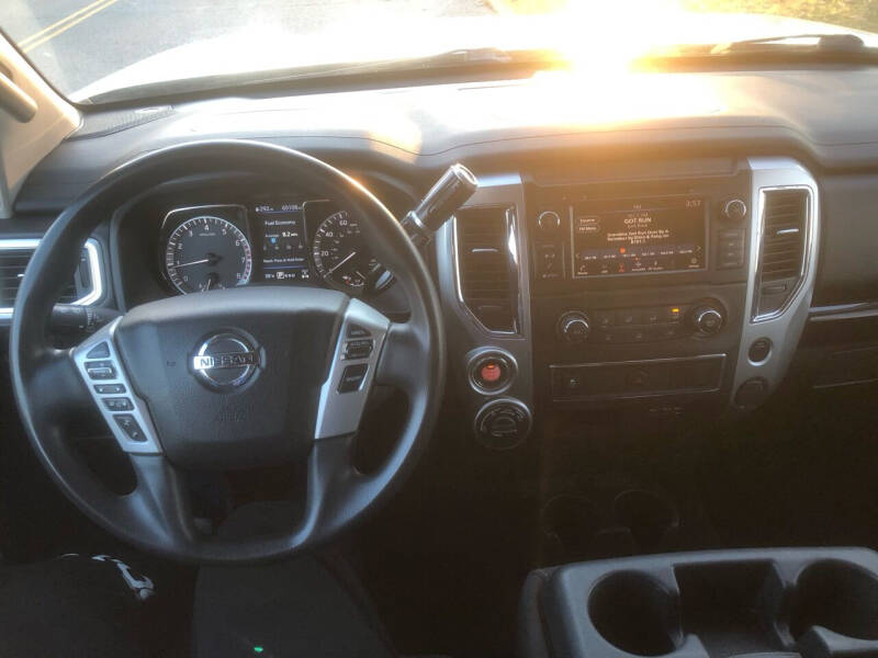 2019 Nissan Titan SV