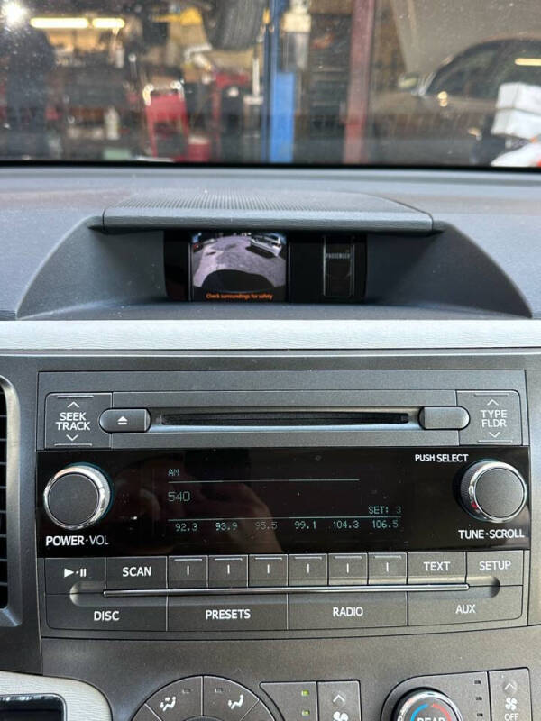 2011 Toyota Sienna LE 8-Passenger