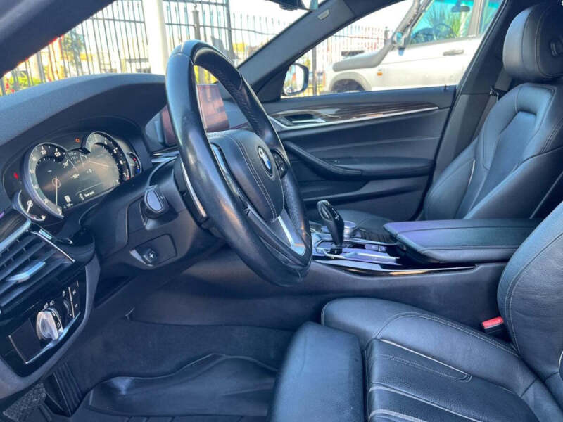 2019 BMW 5 Series 530i