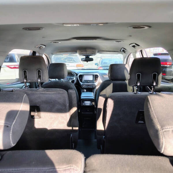 2017 GMC Acadia SLE-2