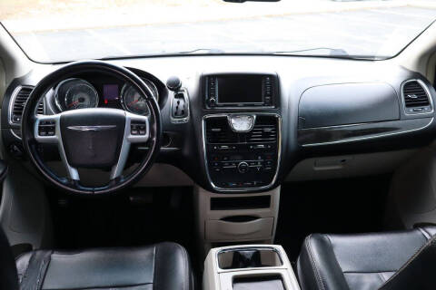 2013 Chrysler Town and Country Touring