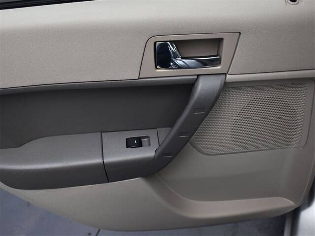 2009 Ford Focus SES