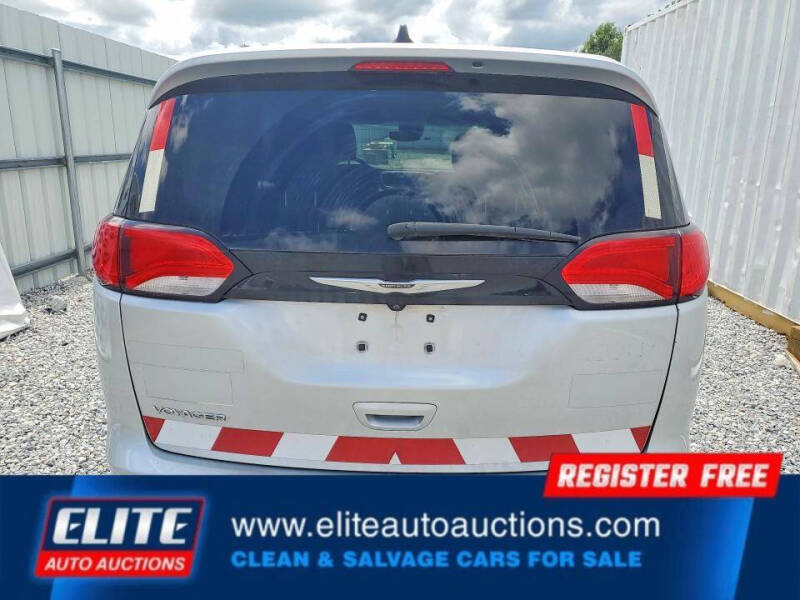 2023 Chrysler Voyager LX