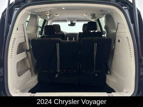 2024 Chrysler Voyager LX