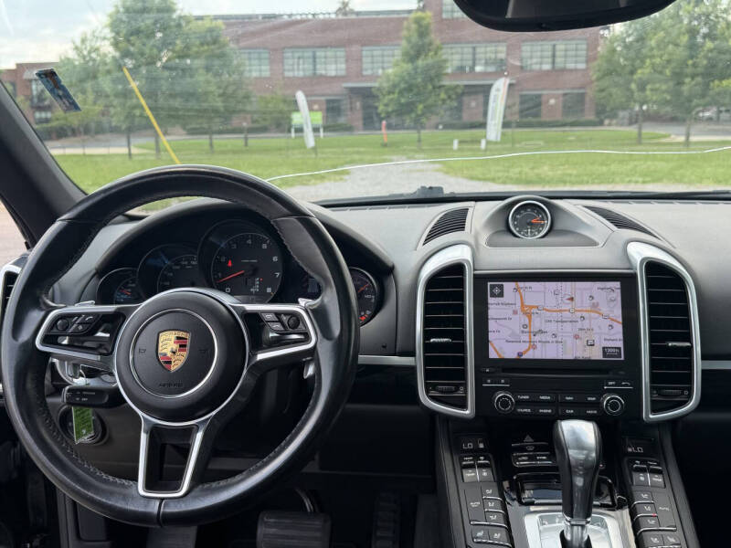 2017 Porsche Cayenne Platinum Edition