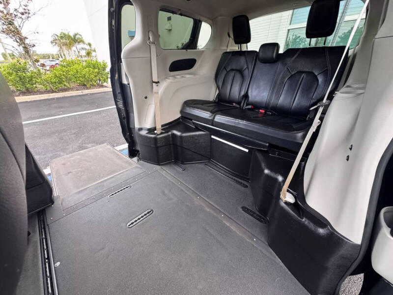 2022 Chrysler Pacifica Touring L