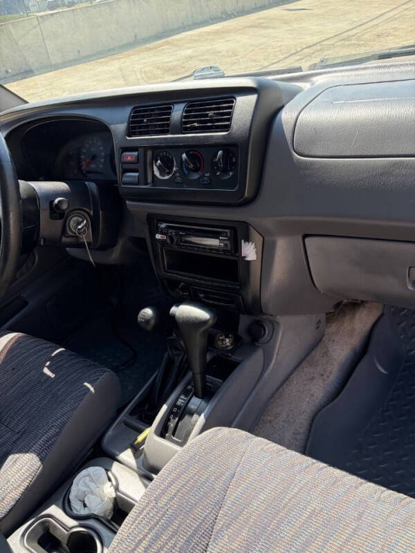 2000 Nissan Frontier SE