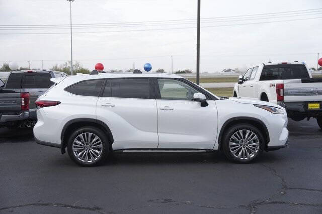 2022 Toyota Highlander Platinum