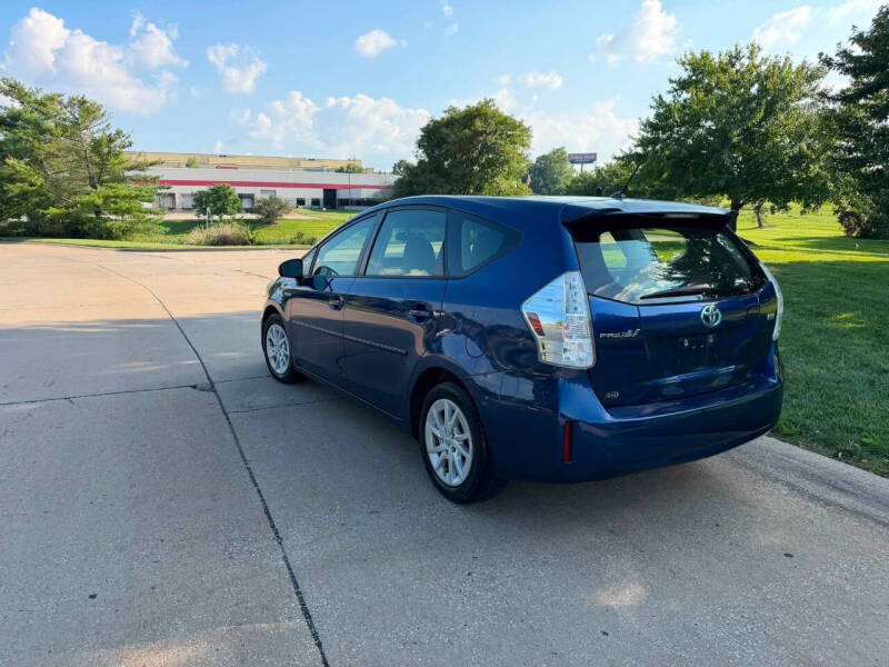 2012 Toyota Prius v Two