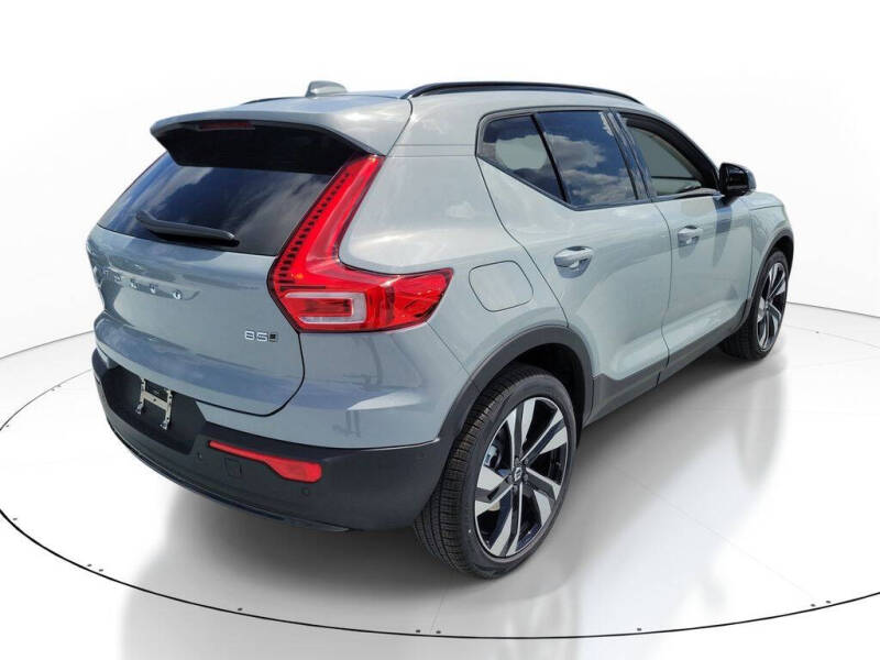 2026 Volvo XC40 B5 Ultra