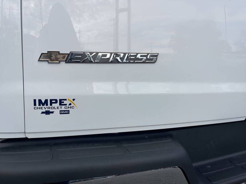 2023 Chevrolet Express 2500