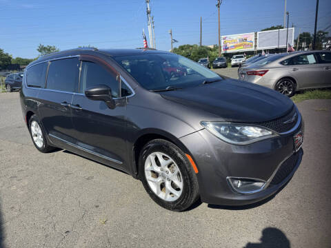 2017 Chrysler Pacifica Touring-L Plus