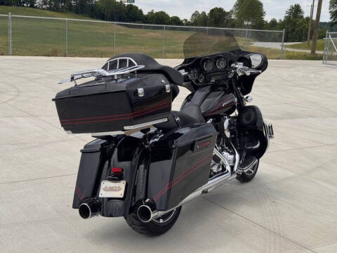 2011 Harley-Davidson Street Glide CVO