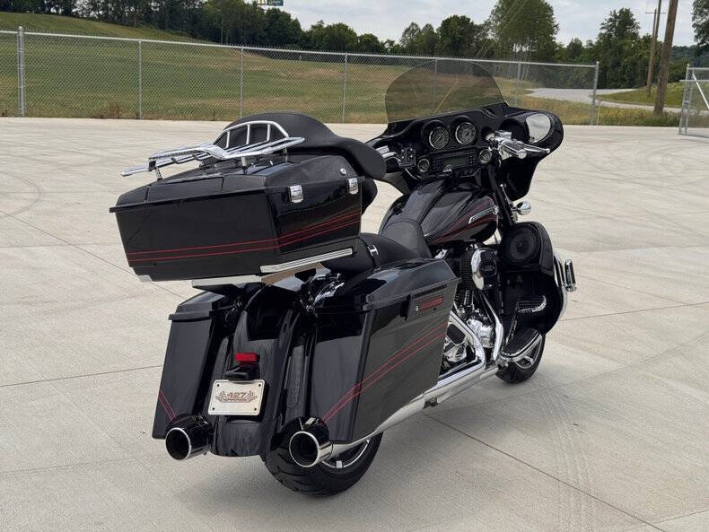 2011 Harley-Davidson Street Glide CVO