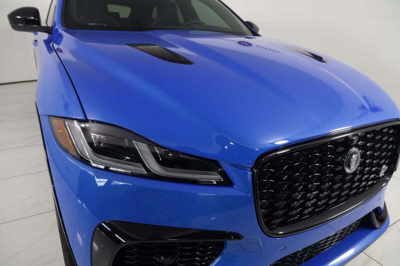 2024 Jaguar F-PACE SVR