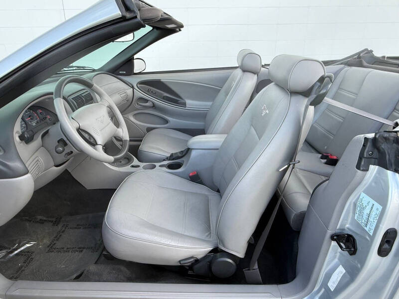 2003 Ford Mustang Deluxe