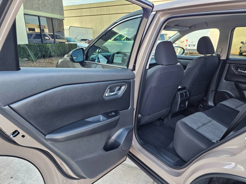 2025 Nissan Rogue SV