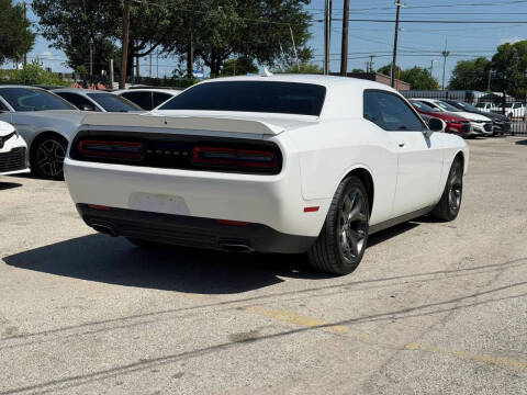 2015 Dodge Challenger SXT Plus