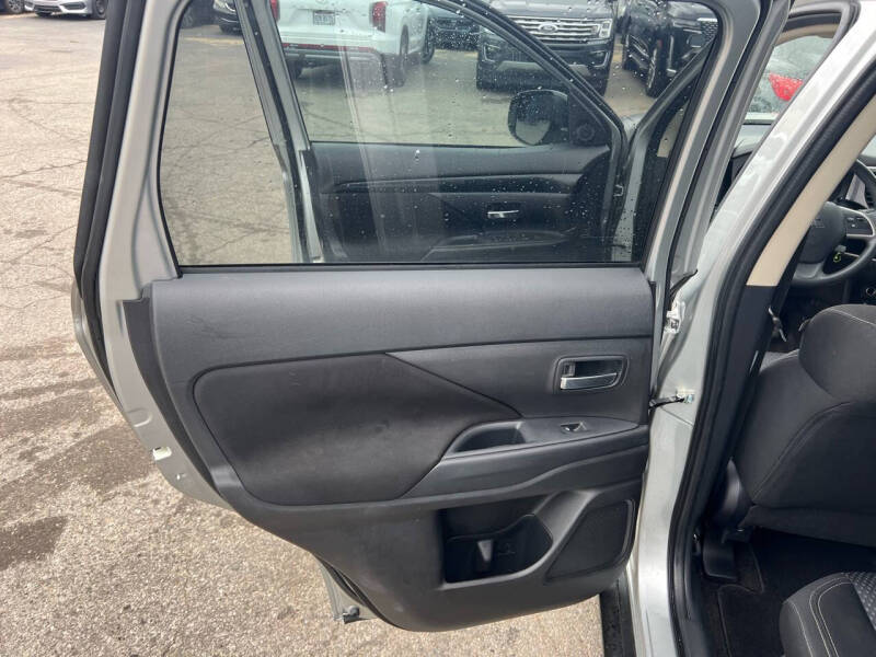 2020 Mitsubishi Outlander ES