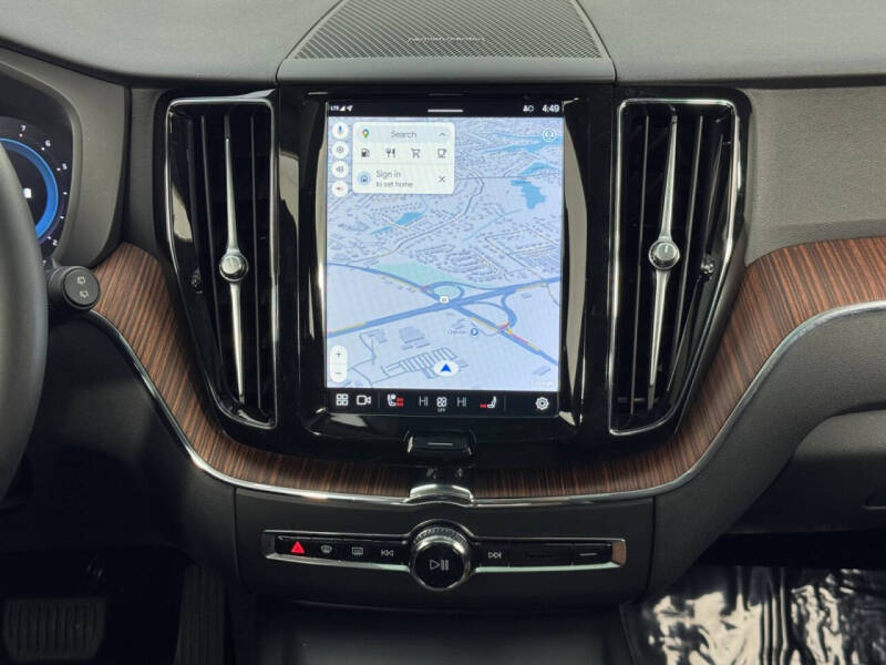 2024 Volvo XC60 B5 Plus Dark Theme