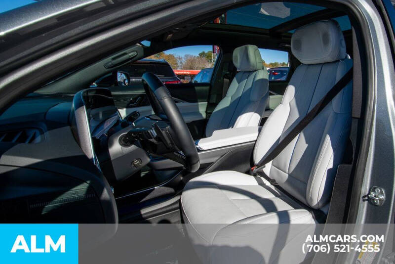 2024 Cadillac LYRIQ Sport 3