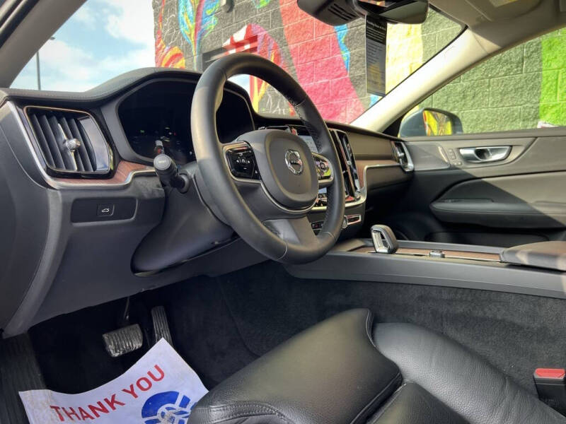 2023 Volvo S60 B5 Ultimate Bright Theme