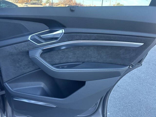 2021 Audi e-tron quattro Prestige