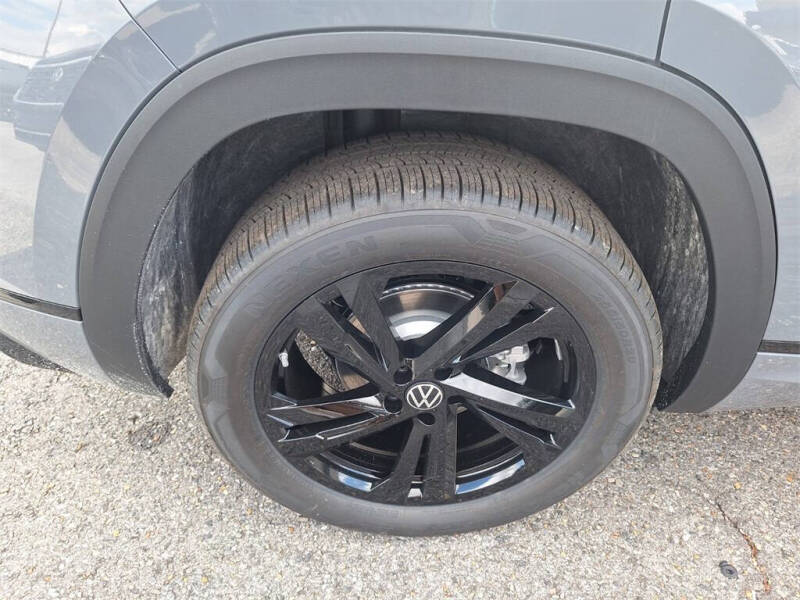 2026 Volkswagen Atlas Cross Sport SEL R-Line Black 4Motion