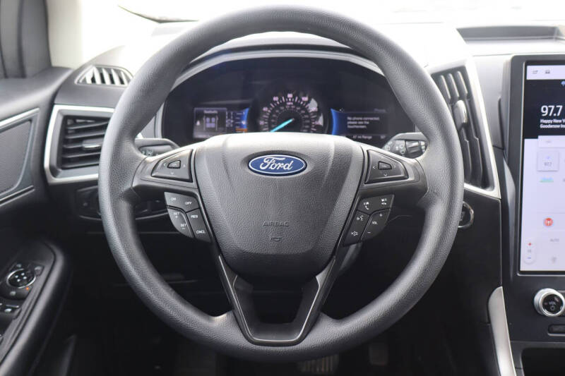 2023 Ford Edge SE