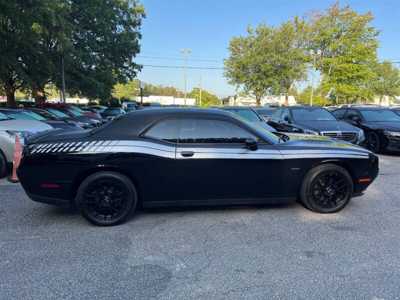 2016 Dodge Challenger R/T photo 6