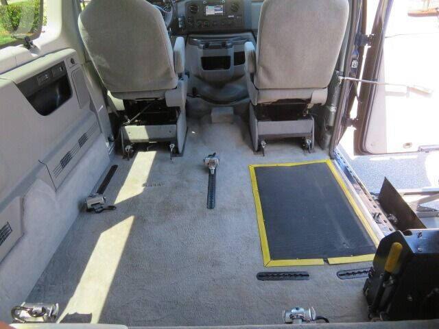 2011 Ford E-Series E-350 SD XLT