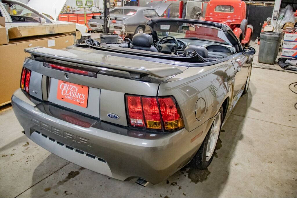 2001 Ford Mustang SVT Cobra 58